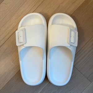 Woman’s/Men’s Cloud Sandals - Unisex - White - NWT